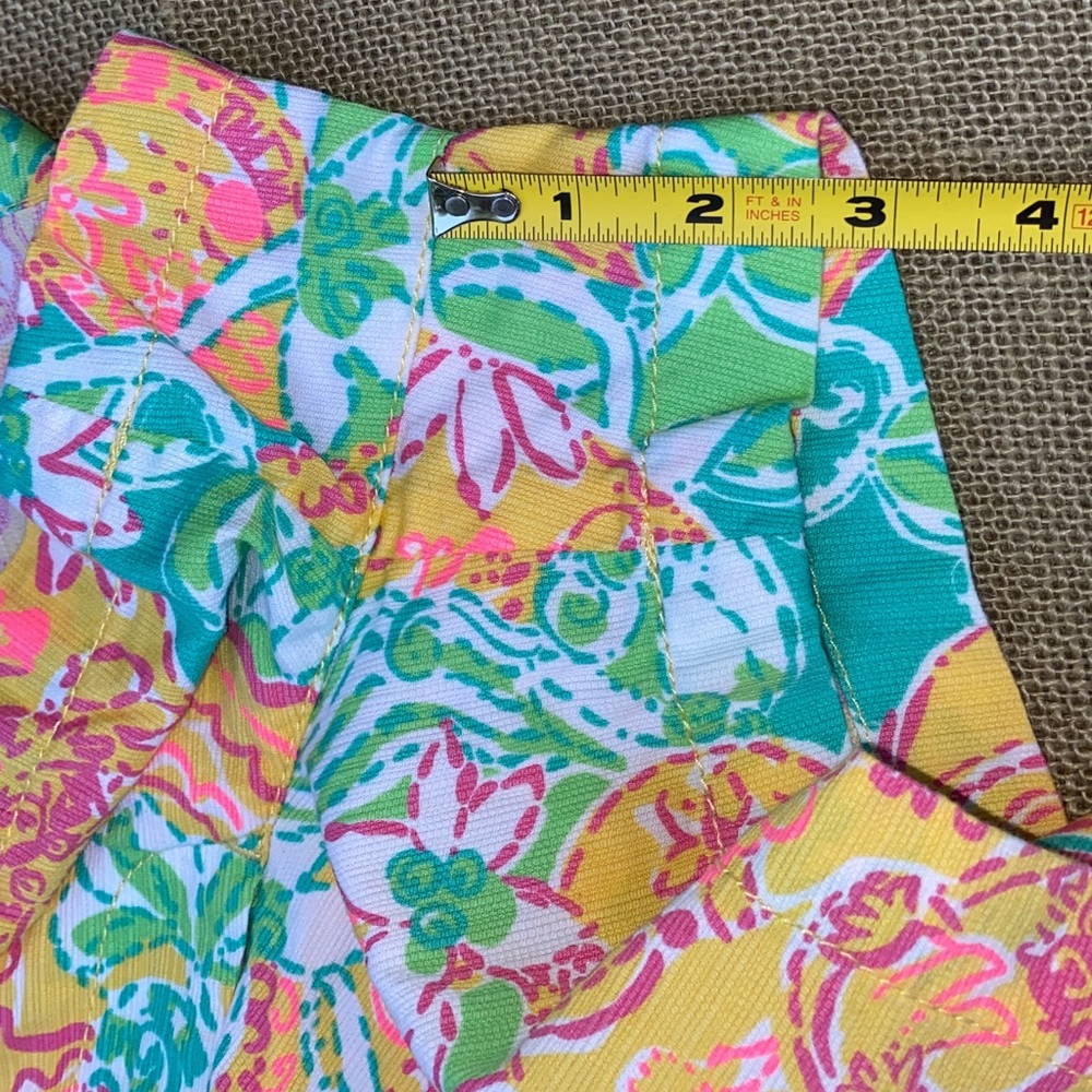 Lilly Pulitzer SugarTown WorldWide  Athletic Shorts size 4 - Picture 13 of 17